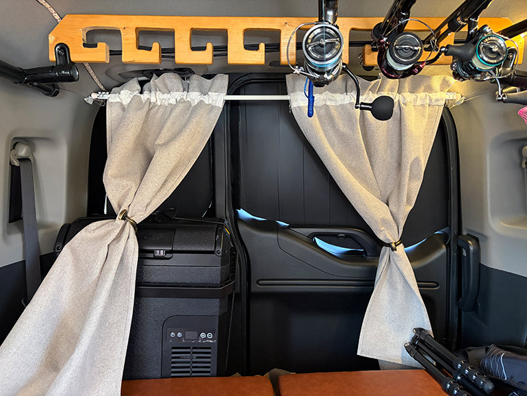 プラダンで目隠し