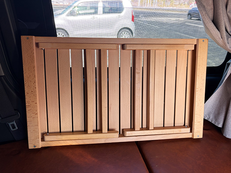 車中泊で使う折りたたみテーブル