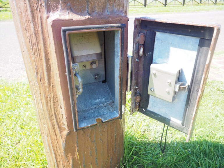 キャンプサイトの電源