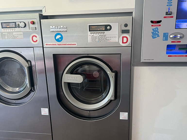 コインランドリー