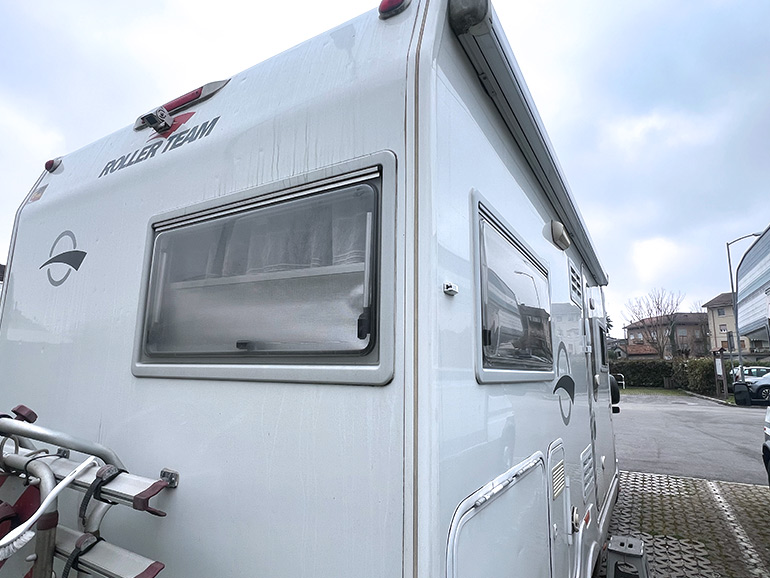 キャンピングカーの外観