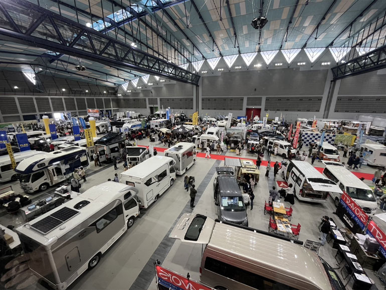 過去の東北キャンピングカーショーの様子