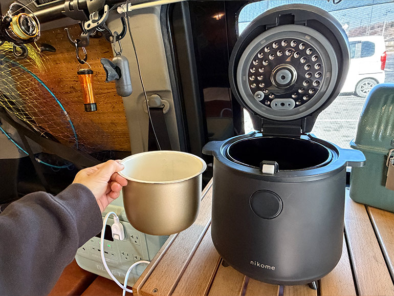 調理で使用している炊飯器