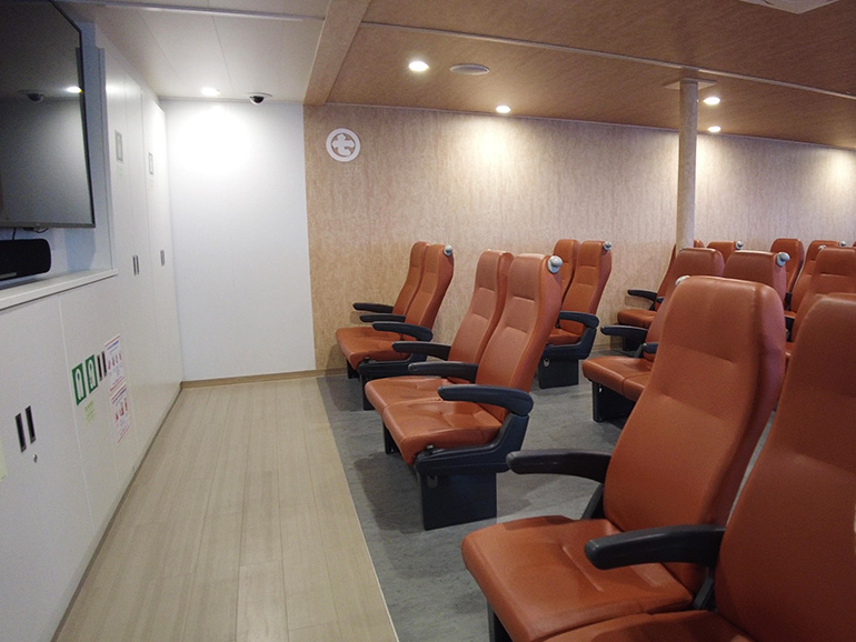 はやぶさⅢのリクライニングシート