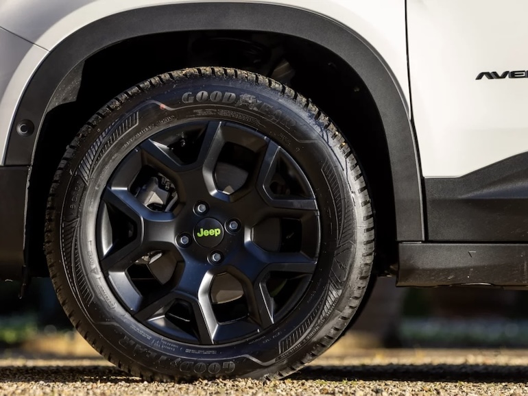 Jeep® Avenger 4xe Hybrid Launch Editionのタイヤ
