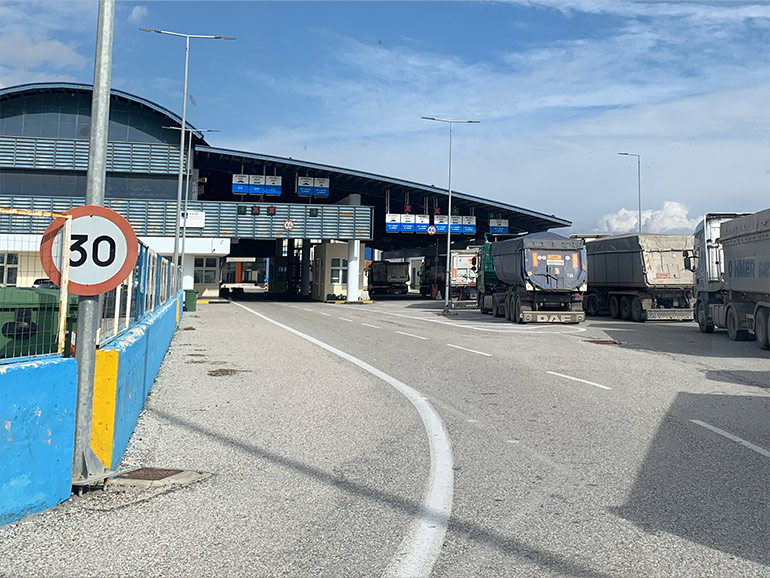 北マケドニアの入国審査