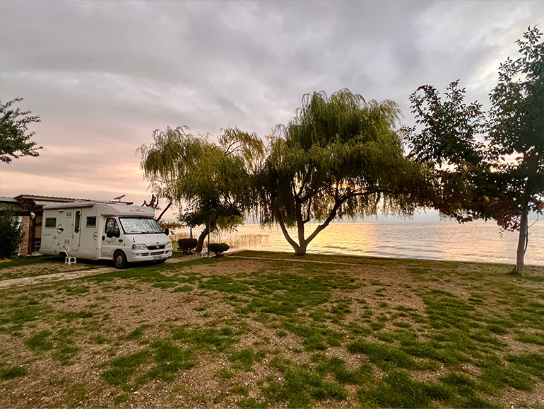 オフリド湖のキャンプ場の景色