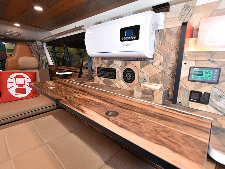 LAMP&のサイドテーブル