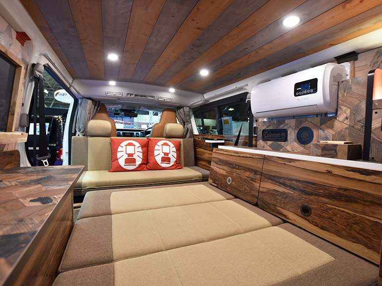 LAMP&の内装全体