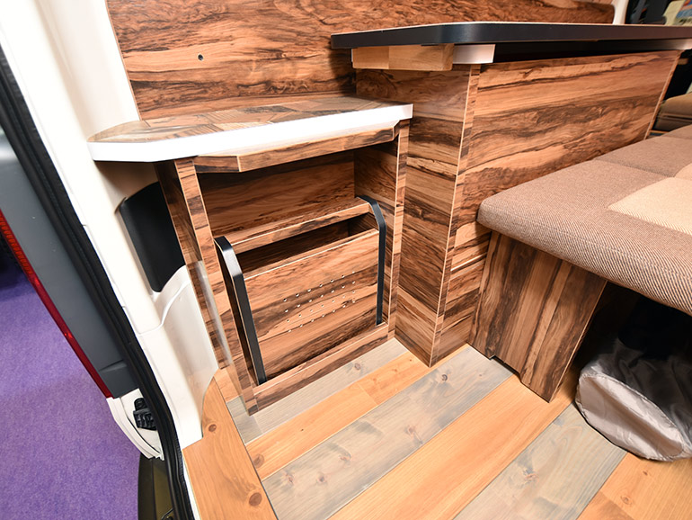 LAMP&のスパイスラック