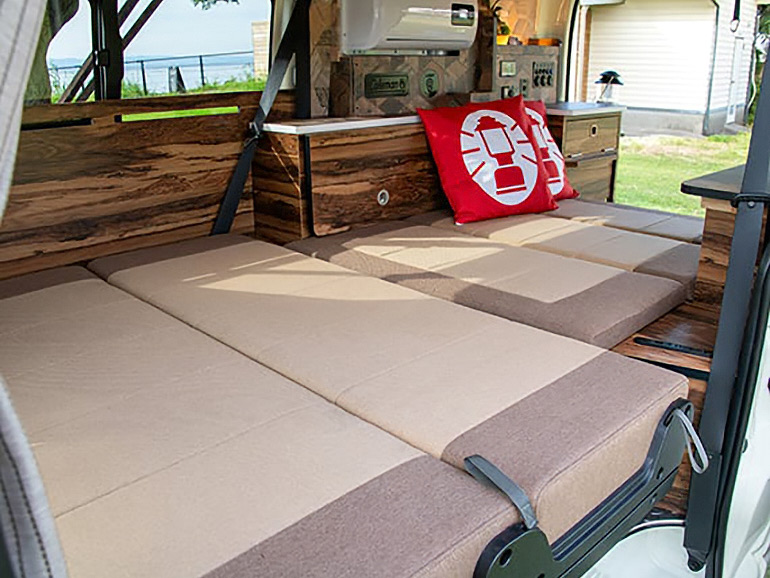 LAMP&の内装全体