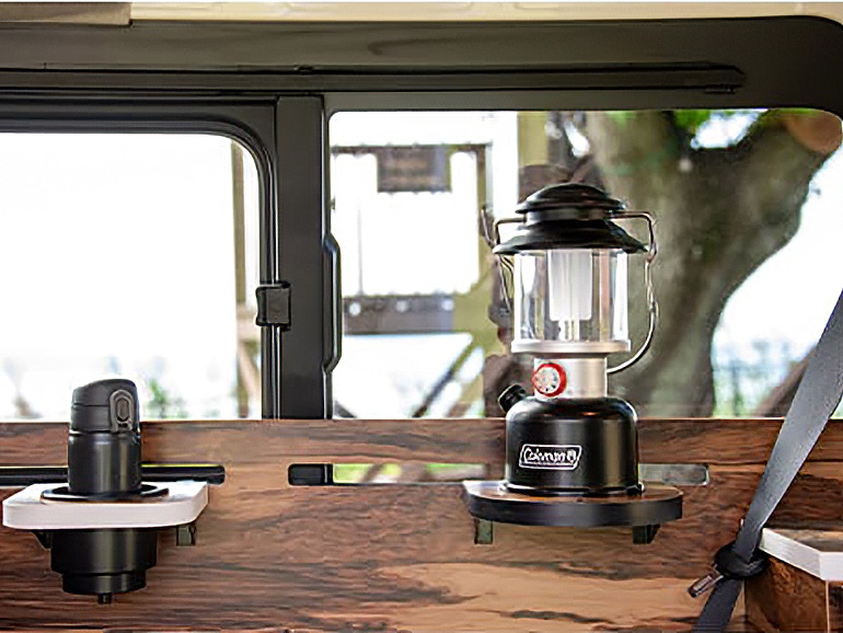 ドリンクホルダーとランタン置き