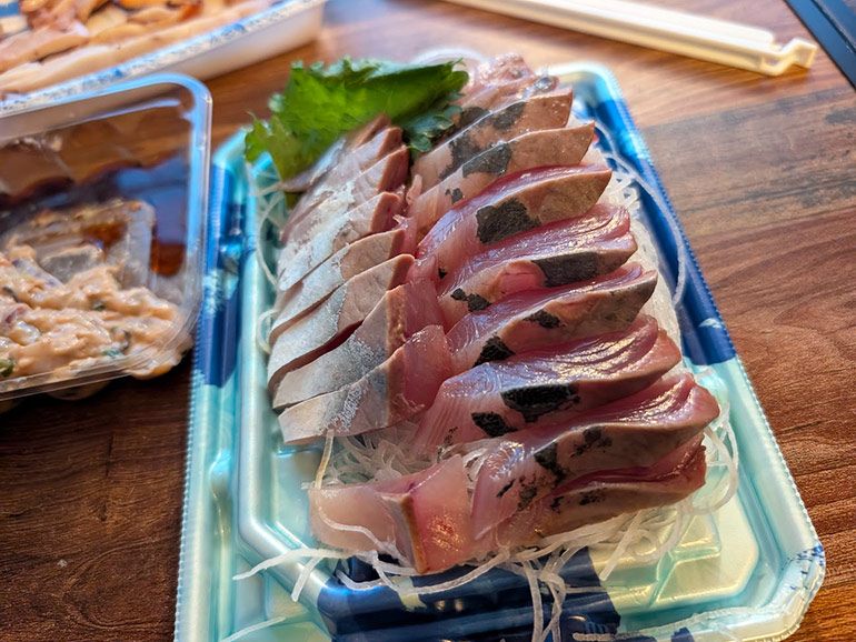 スーパーの刺身