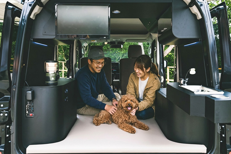 キャンピングカー車内