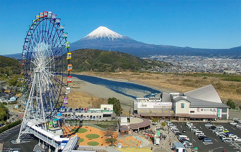 道の駅 富士川楽座の全景