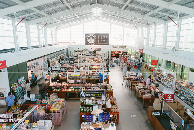 道の駅 保田小学校店内