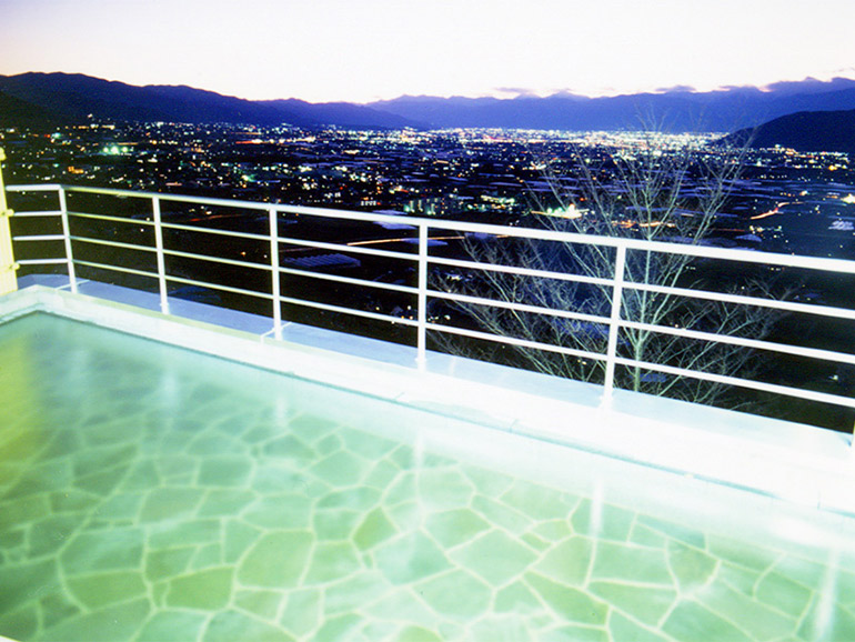 甲州市勝沼ぶどうの丘の温泉