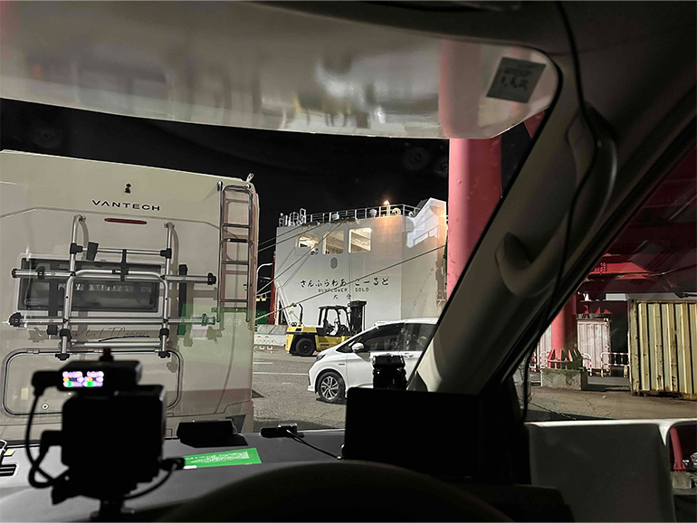 フェリーに乗船中