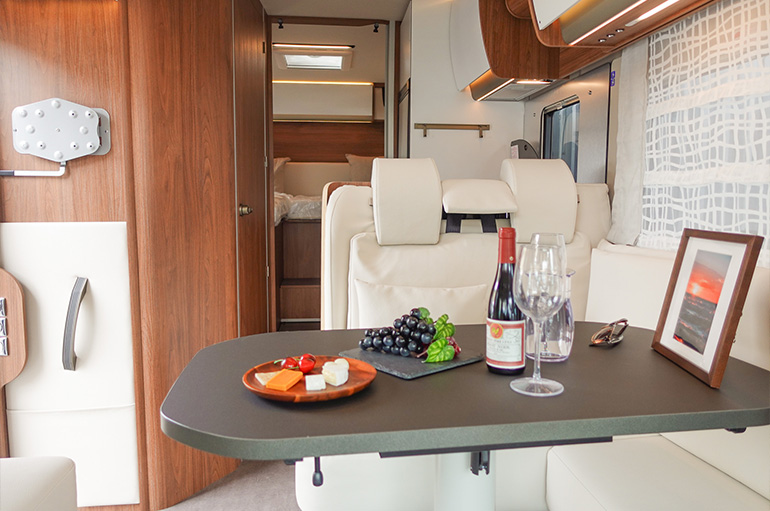 Ecovip Titanio車内