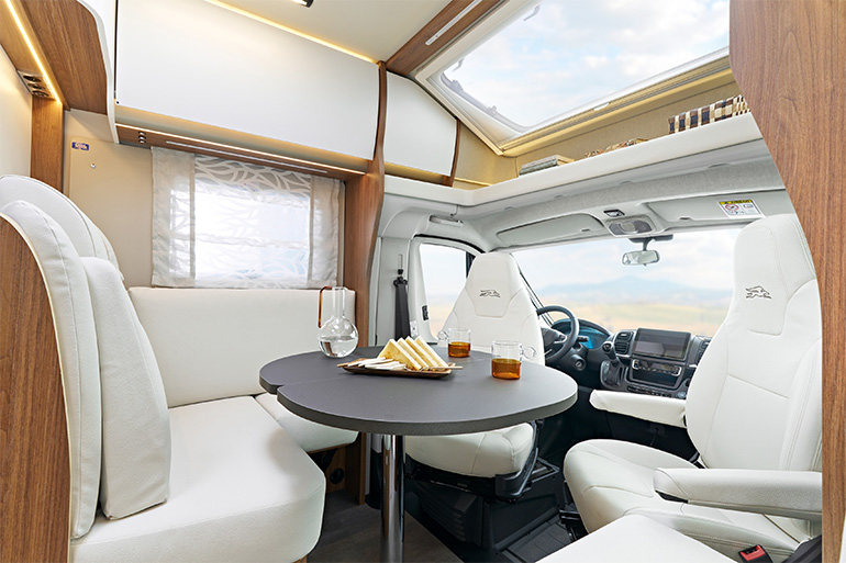 Ecovip Titanio L 2009車内