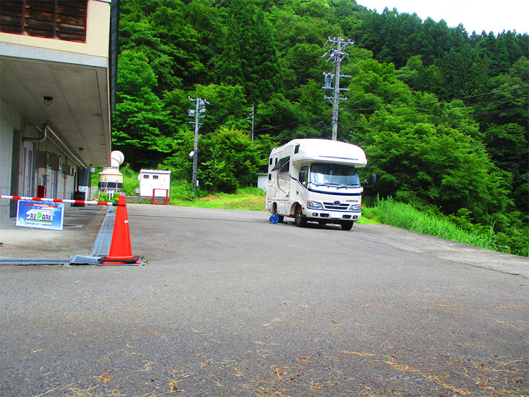 RVパーク鬼無里の湯 ホテル＆コテージ駐車場
