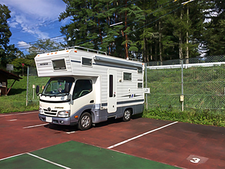 RVパーク八ヶ岳高原「原村」もみの木の駐車場