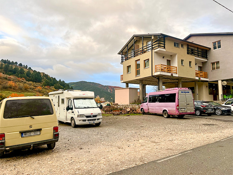 コラブ山近くのホテル