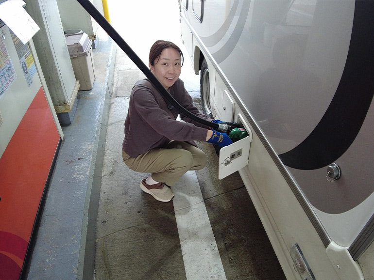 ガソリン給油中