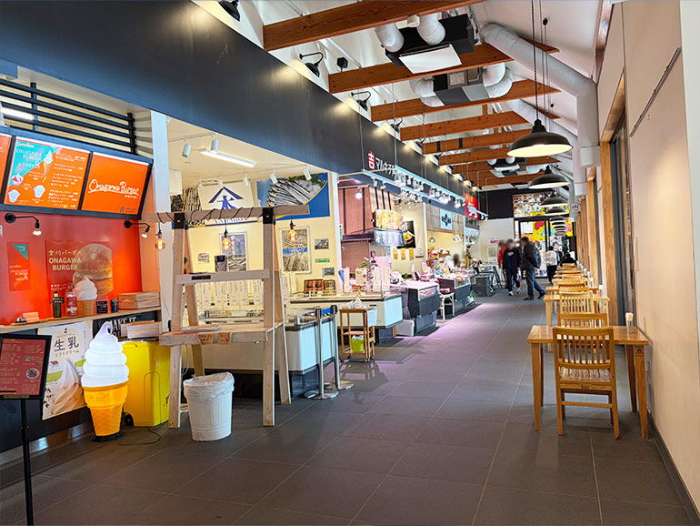 道の駅おながわの店内