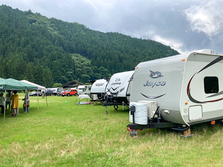 RVパーク HESTA板取川温泉の駐車場
