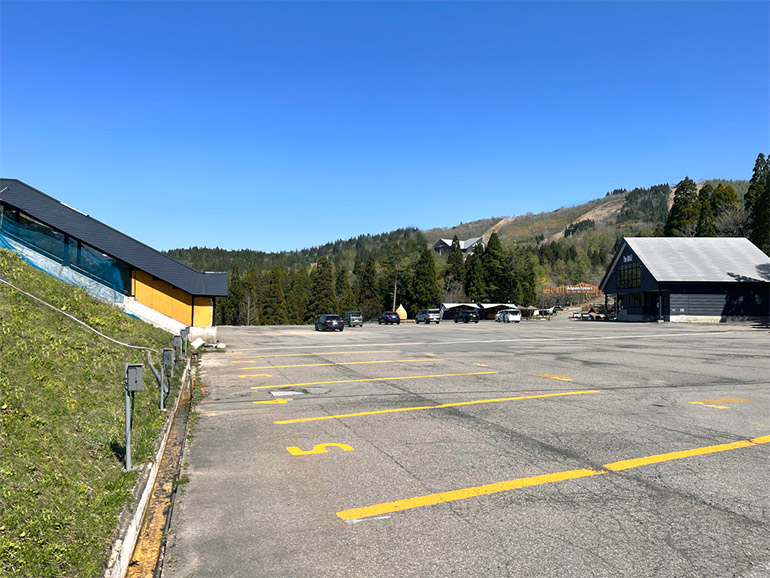 RVパーク ウイングヒルズ 満天の湯の駐車場