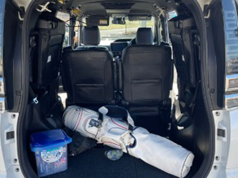 愛車ヴォクシーの車内