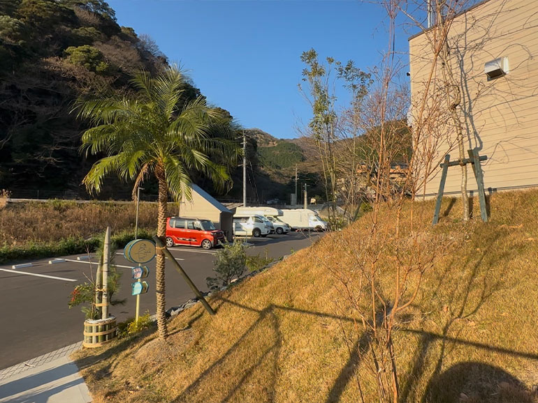 RVパーク「 Charlie’s Lanai」駐車場