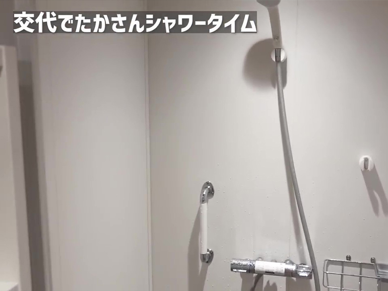 フェリーのシャワー室