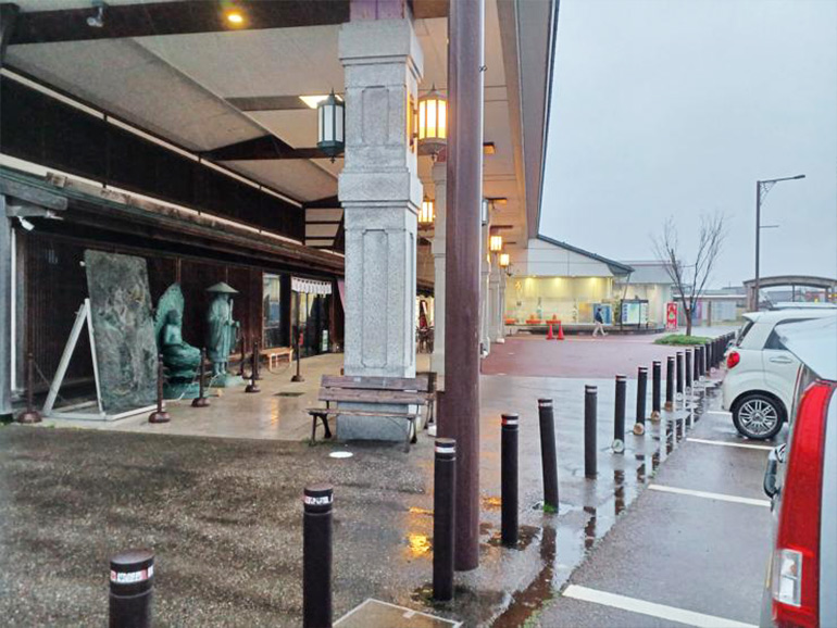 道の駅 万葉の里高岡の駐車場