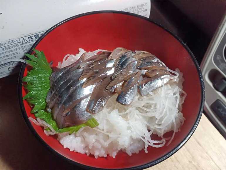 刺身丼