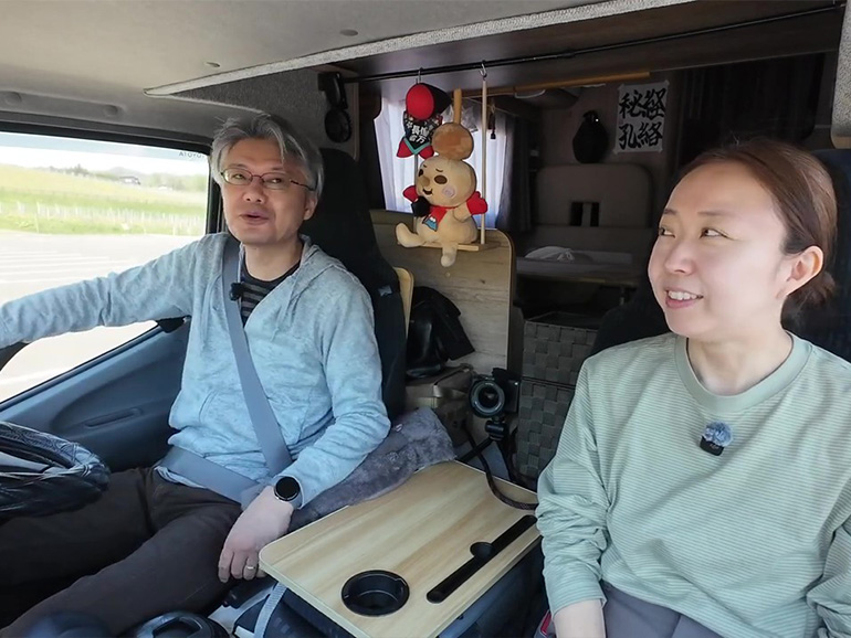 キャンピングカー車内
