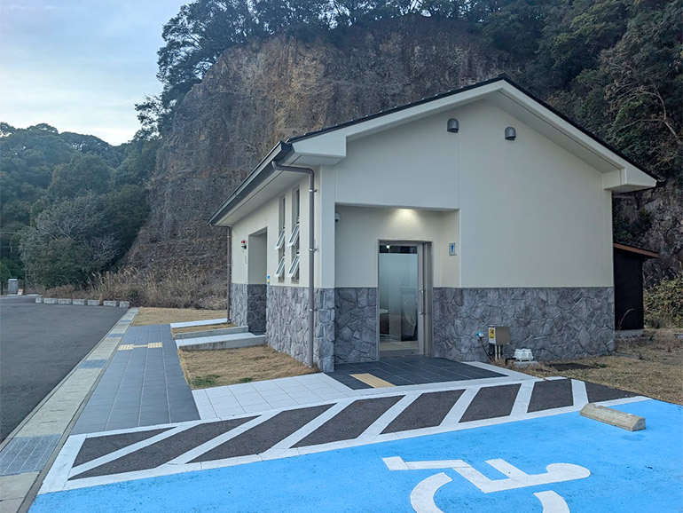 夏山園地駐車場のトイレ