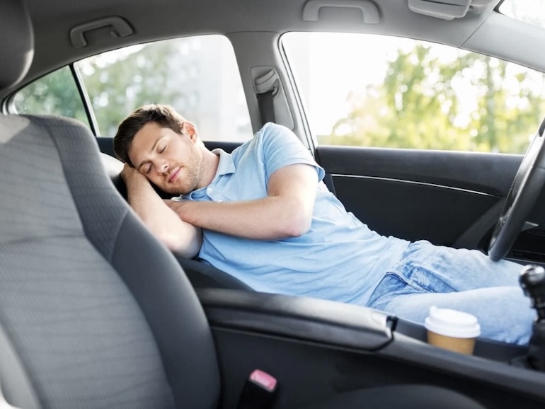 車で睡眠
