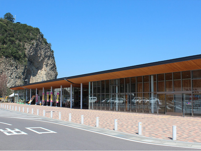 上田 道と川の駅の外観