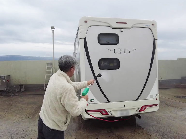キャンピングカーの洗車