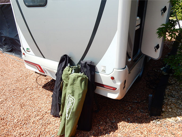 キャンピングカーに積んでいる荷物