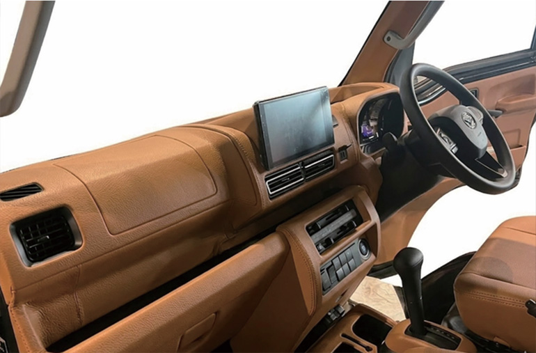 Dickies×ダイレクトカーズ コラボレーションキャンピングカーの運転席