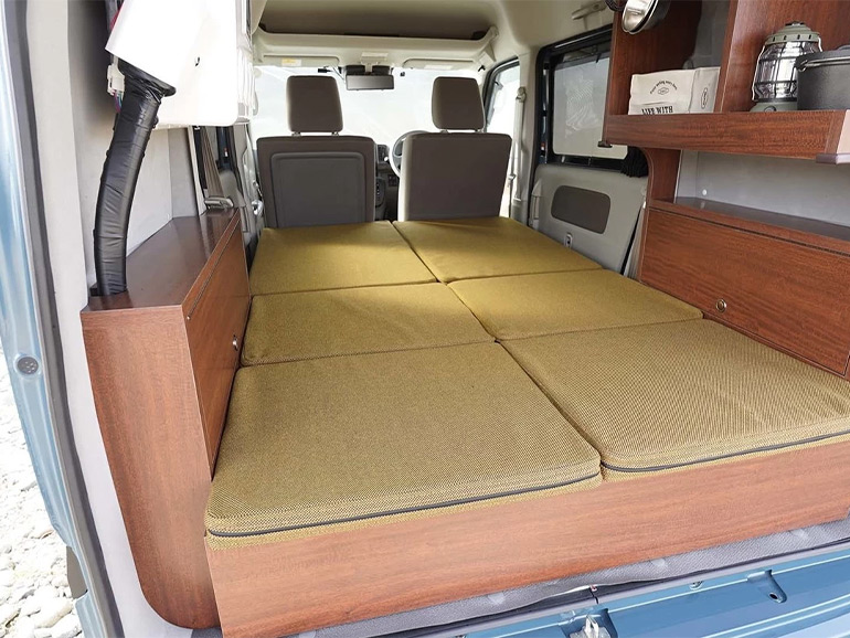 CAMEL 2025Ver.の車内