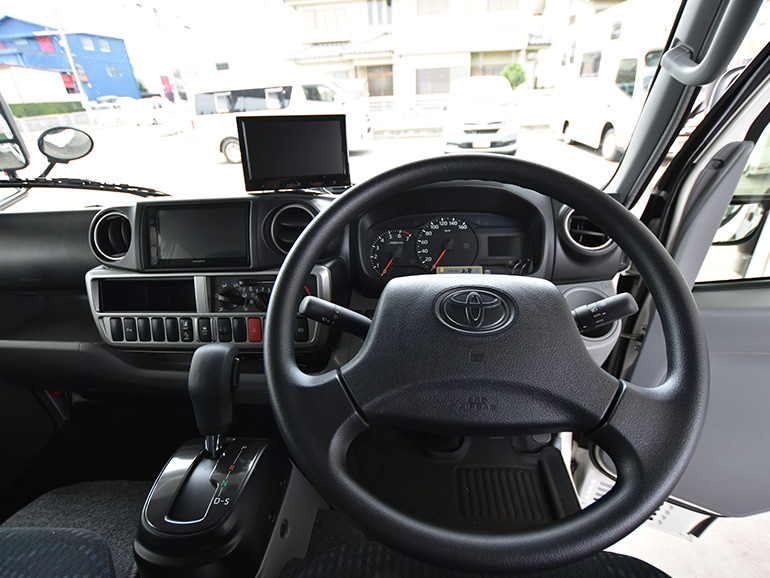 カムロードベースの運転席