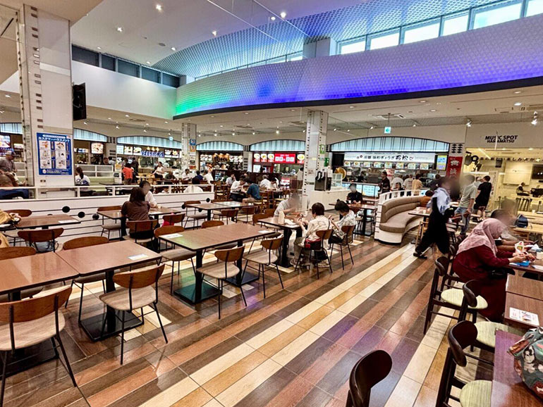 NEOPASA浜松上りの店内