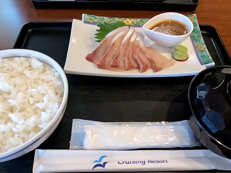 船内レストランの食事