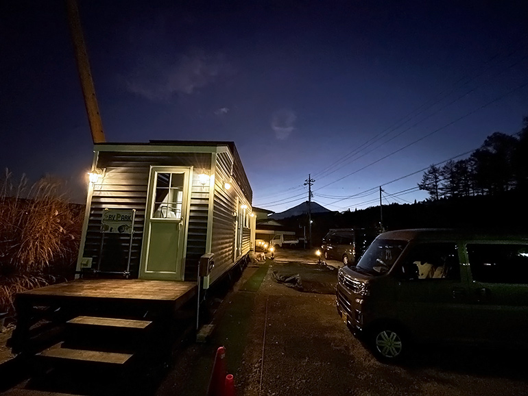 RVパーク WANALOHA Fujiやまなかこ夜の様子