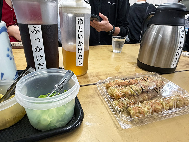 日の出製麺所の薬味とトッピング