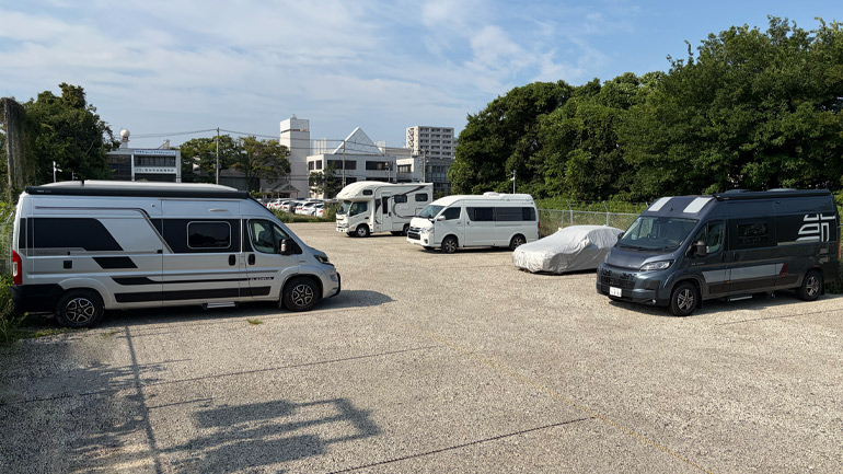 キャンピングカーの置き場所＆車庫証明問題を解決｜東名・厚木IC10分の専用駐車場「DRIMO PARK厚木」（神奈川）